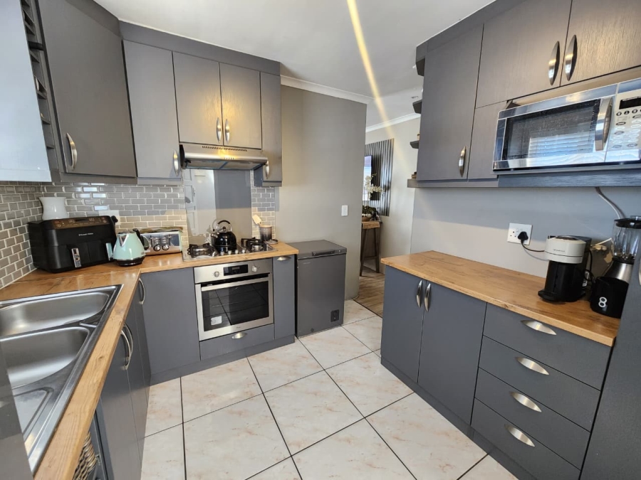 To Let 2 Bedroom Property for Rent in Belhar Western Cape